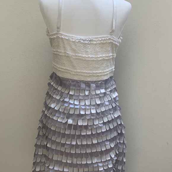 Cream & Silver Stretchy lace Strap Dress Size L - Picture 6 of 8